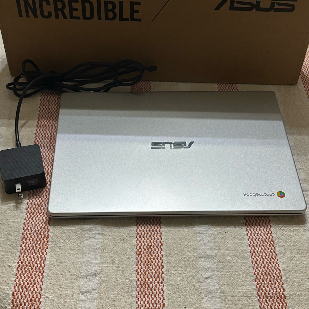 ASUS Chromebook-Silver,128GB storage,4GB RAM, Intel Core Dual Celeron Processor